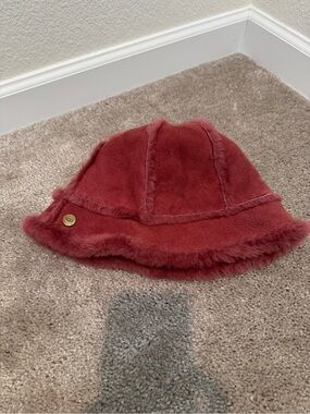 UGG Suede Shearling Bucket Hat - Red